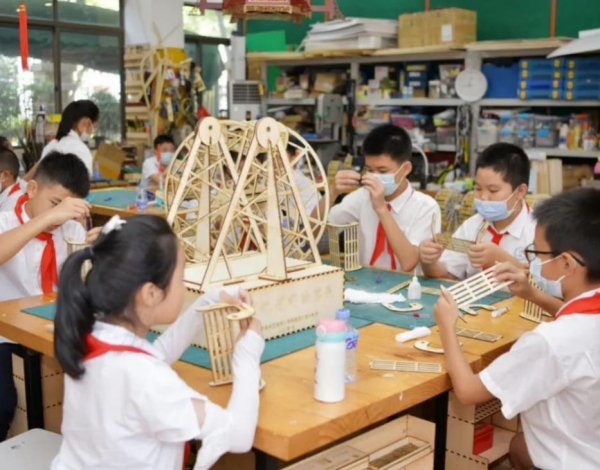 學黨史 開新局｜將黨史學習教育融入散學典禮！寶民小學師生重溫紅色經典齊唱紅色歌曲